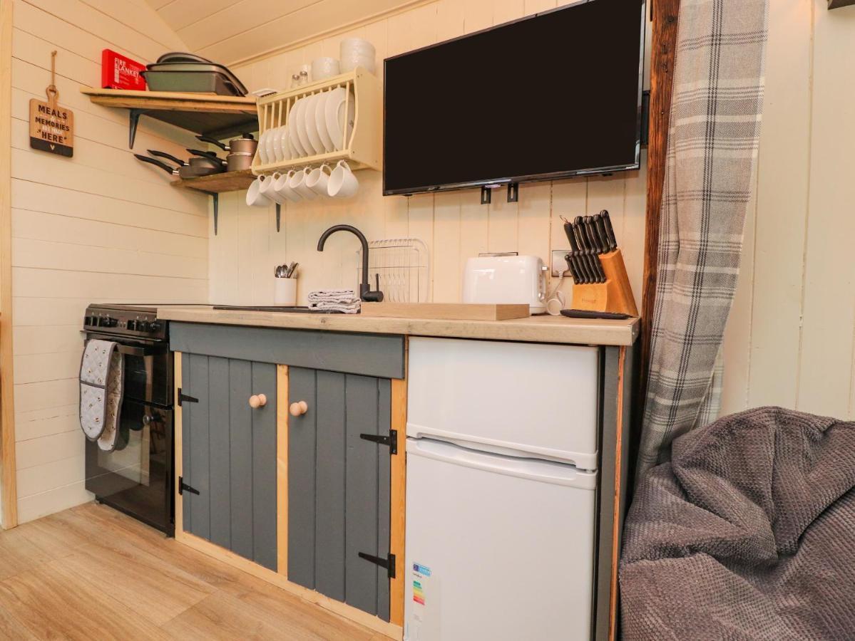 Hillcrest Shepherds Hut Preston  Exterior photo