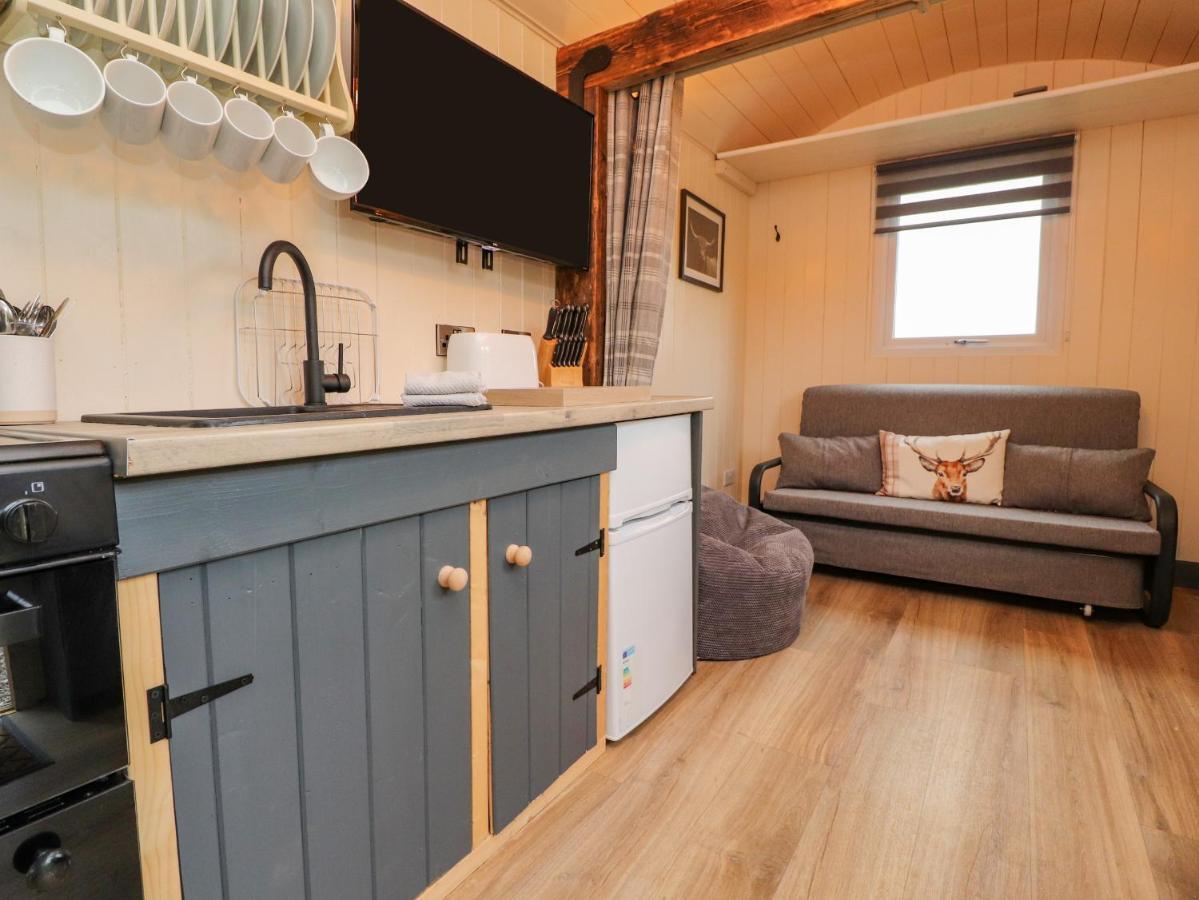 Hillcrest Shepherds Hut Preston  Exterior photo