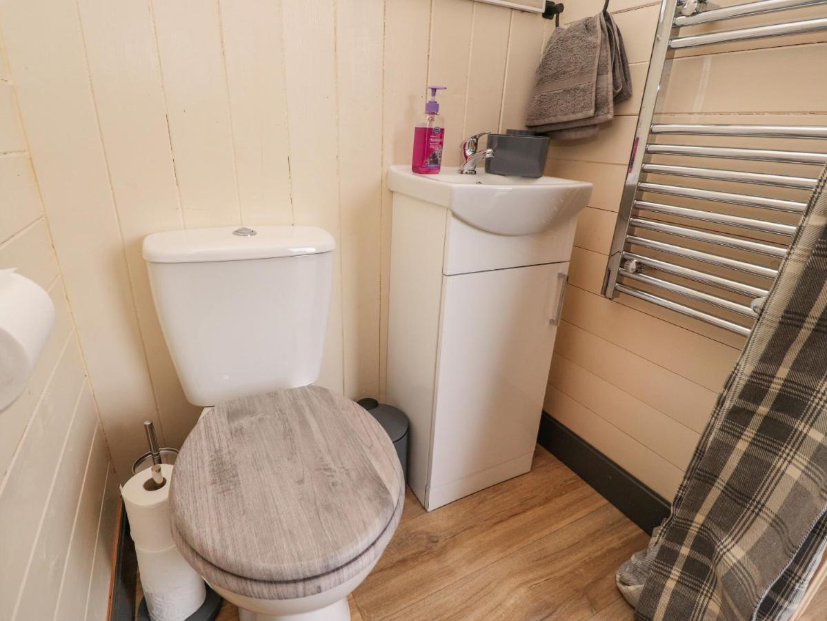 Hillcrest Shepherds Hut Preston  Exterior photo
