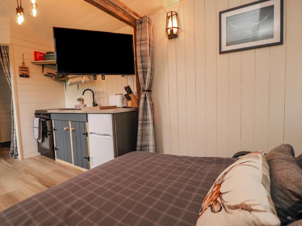 Hillcrest Shepherds Hut Preston  Exterior photo