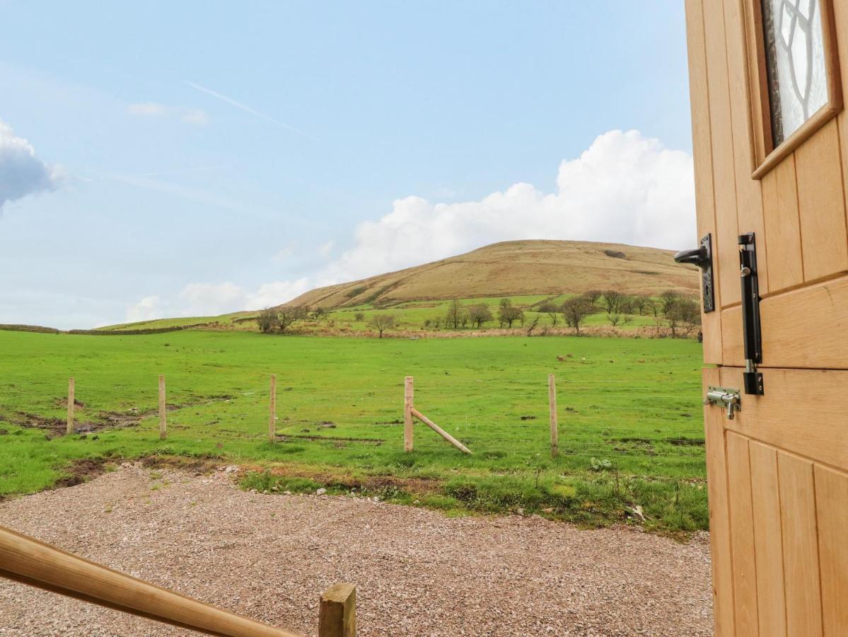 Hillcrest Shepherds Hut Preston  Exterior photo